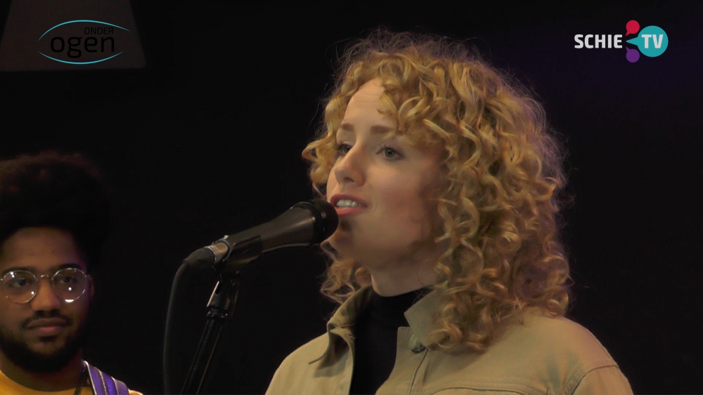 Live optreden Tessa Denise met op gitaar Tayler Calister met het nummer Best Part