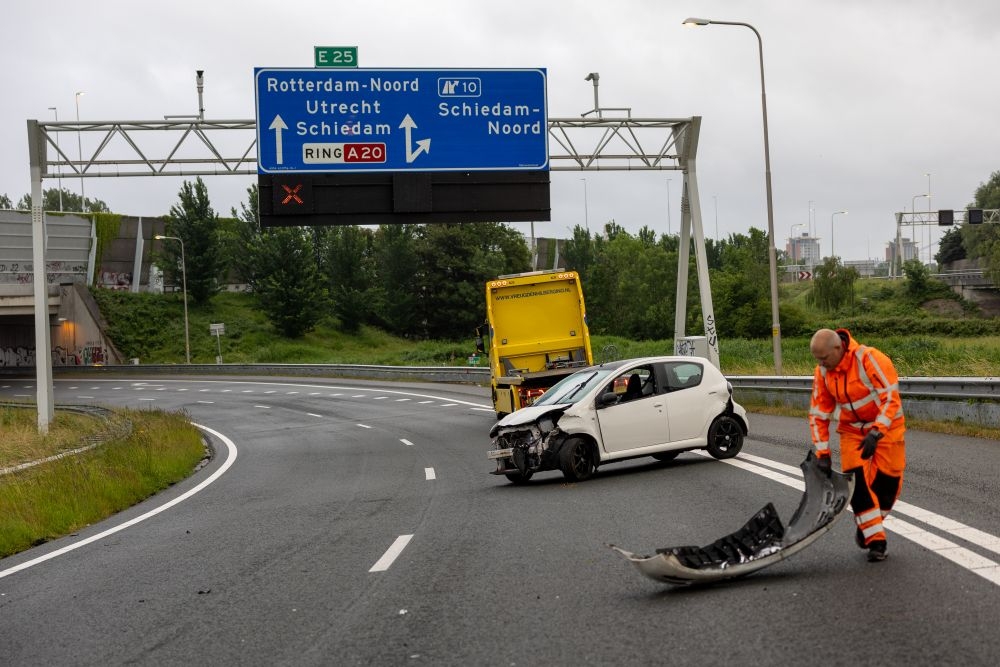 Vlaardinger crasht met auto in bocht snelweg A4