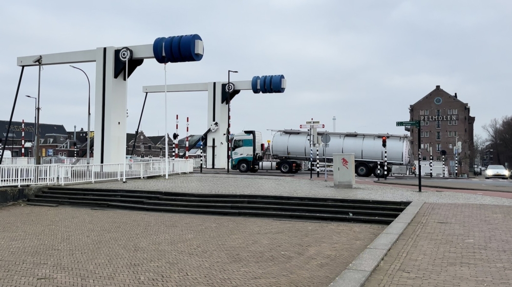Deltaweg wordt verboden voor vrachtwagens, Westhavenkade eenrichtingsverkeer