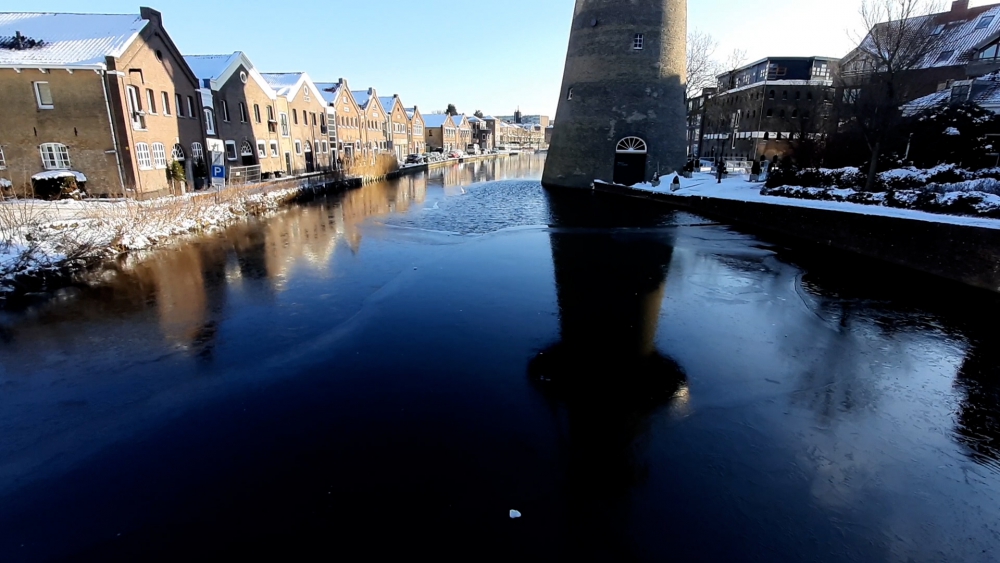 Schiedam stelt vaarverbod in om ijsgroei te bevorderen