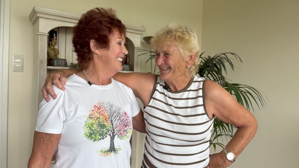 Na 37 jaar geven Frida en Joke elkaar het jawoord tijdens huwelijksmarathon