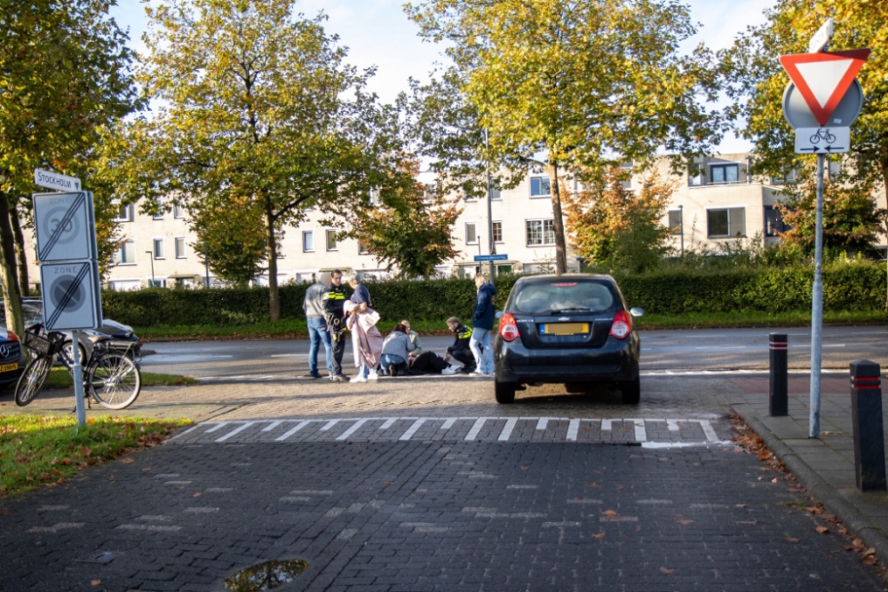 Fietsster raakt gewond bij aanrijding met auto