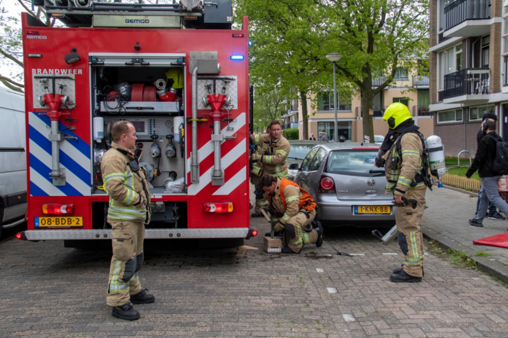 Veel rook in woning na brand in de keuken op Burgemeester van Haarenlaan