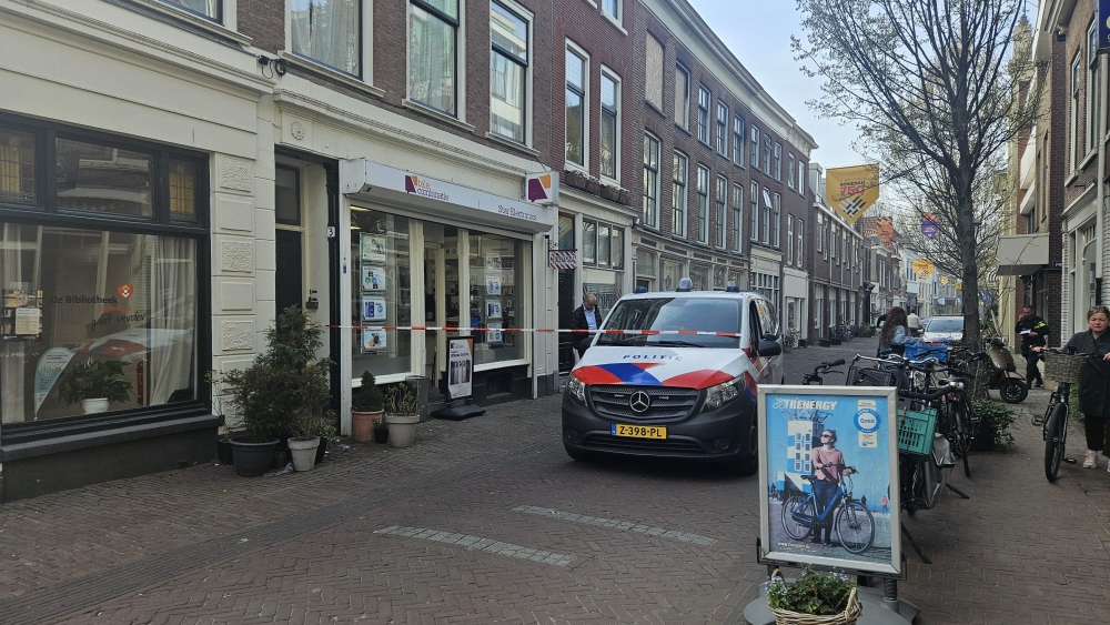 Politiebus aan de Dam in Schiedam