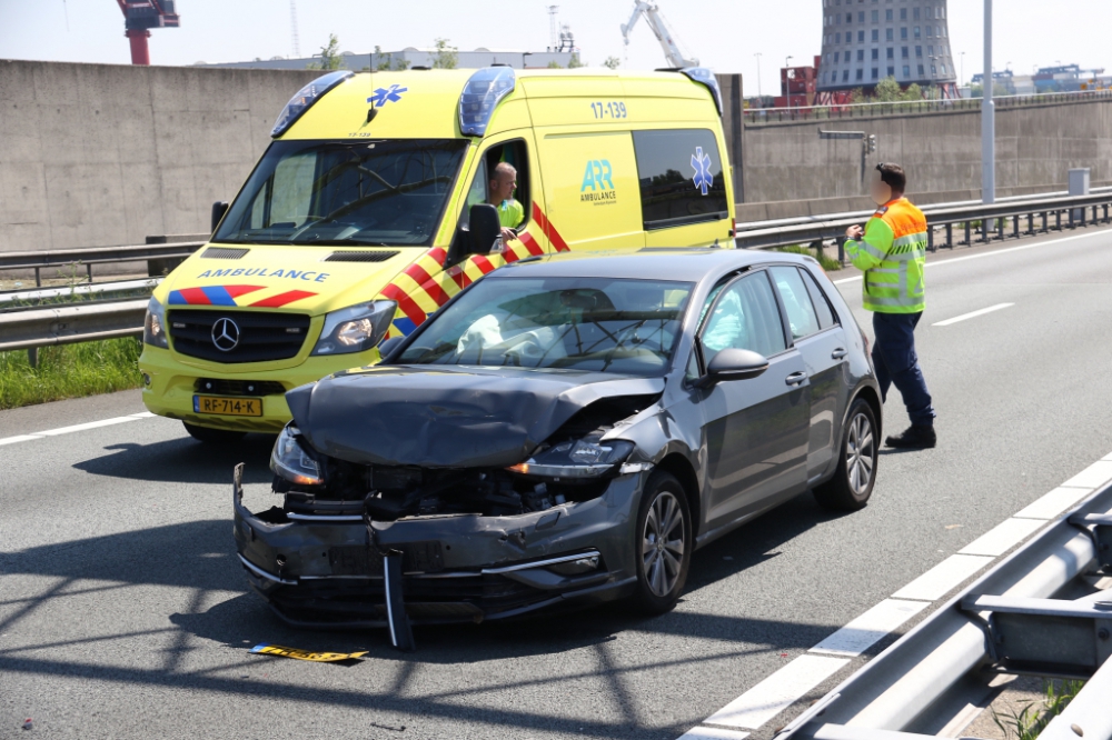 Nóg een ongeval bij Beneluxtunnel, chaos op de snelweg