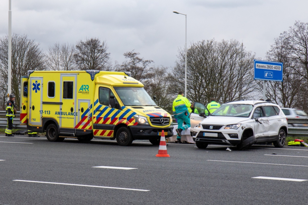 Veel schade bij ongeval tussen auto en vrachtwagen op de A4