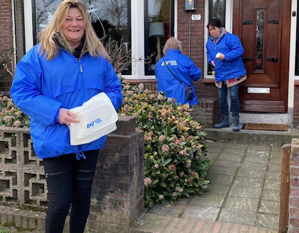 AOV Schiedam start schoonmaakactie &#039;Prikken en een Praatje&#039;