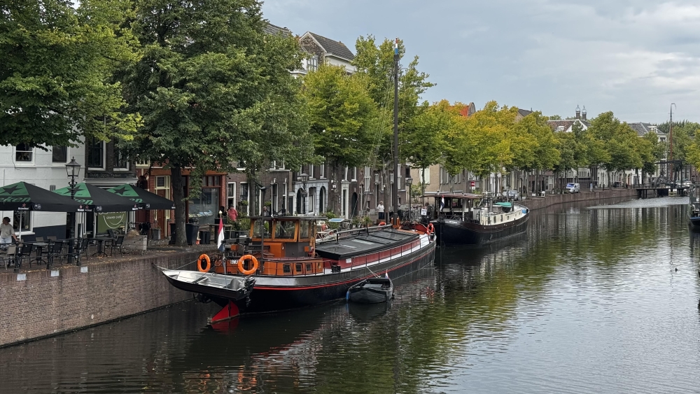 Nog geen oplossing voor Jan en Anna, gemeente bekijkt ligplaats bij Willemsbrug