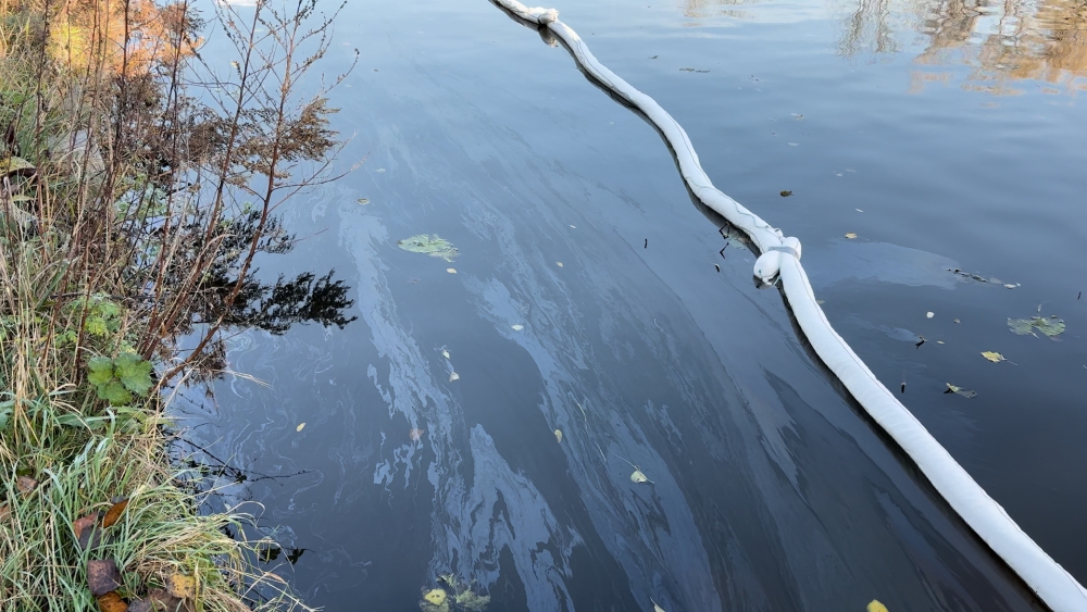 Olieverontreiniging in Vaart, boten moesten tijdelijk een omweg nemen