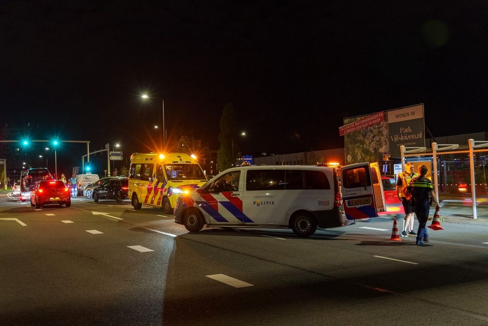 Hulpdiensten met spoed naar verkeersongeval