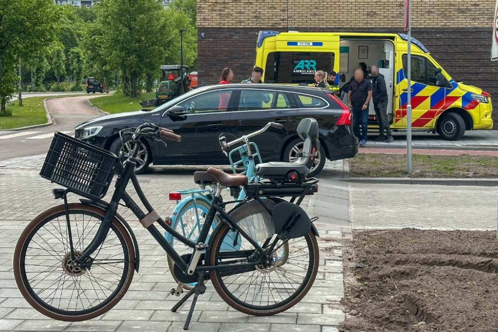 Fietser raakt gewond bij aanrijding op kruispunt in Nieuwland