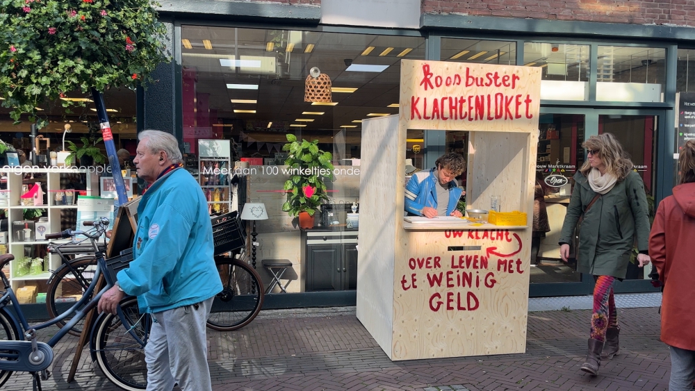 Schiedammers in armoede vertellen hun verhalen aan het klachtenloket: ‘Trek op tijd aan de bel’