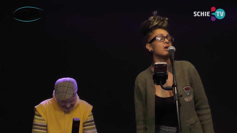 Singer-songwriter Vivecka zingt het eigen nummer You Make Me