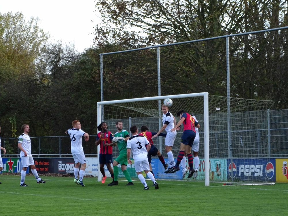 Victoria&#039;04 speelt gelijk tegen koploper CKC