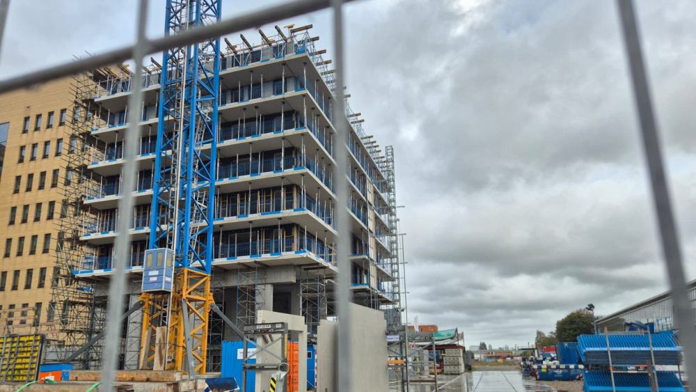 Balkonplaten vallen naar beneden, bouw appartementencomplex Prelude stilgelegd