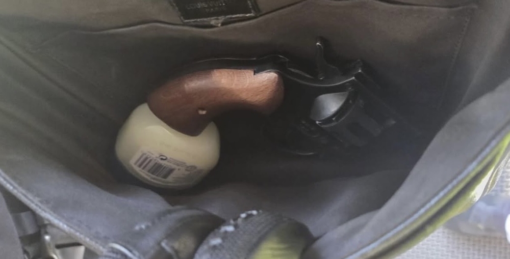 Vuurwapen gevonden bij preventief fouilleren in Schiedam