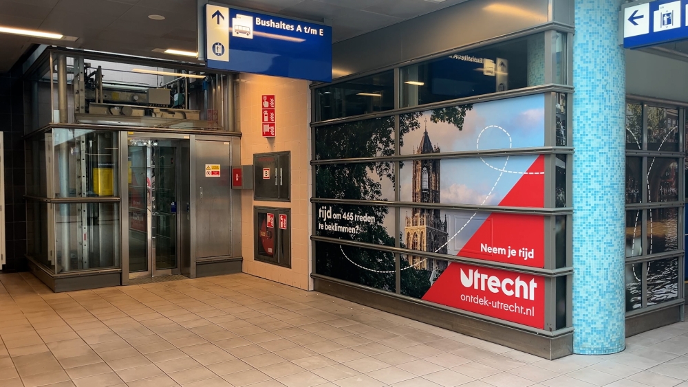 Utrecht-reclame op station Schiedam Centrum? ‘Zal wel een reden hebben’