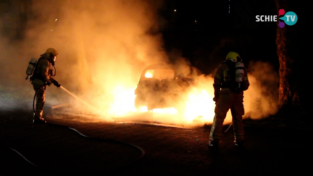 Auto op Sweelincksingel volledig door brand verwoest