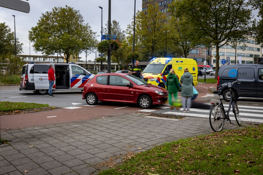 Fietser raakt gewond bij aanrijding met auto