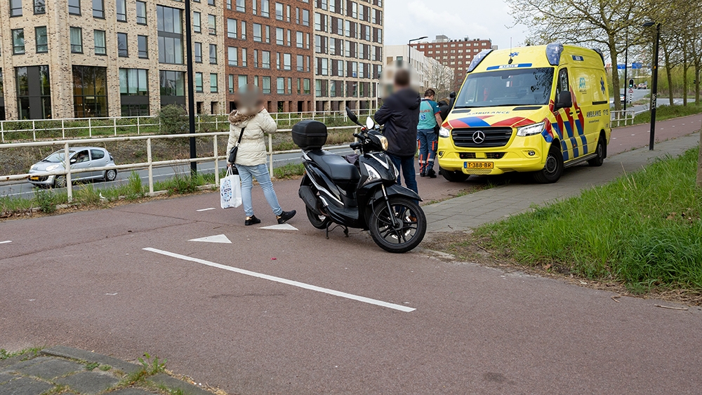 Scooterrijder naar ziekenhuis na botsing met fatbike