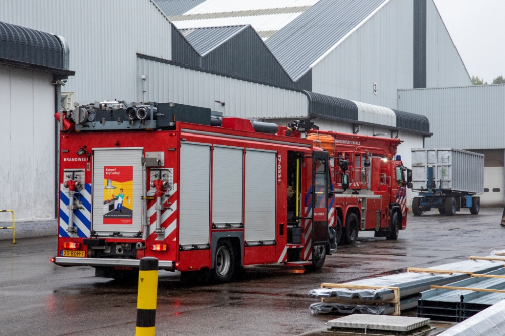 Brand bij bedrijf aan Nieuwe Waterwegstraat