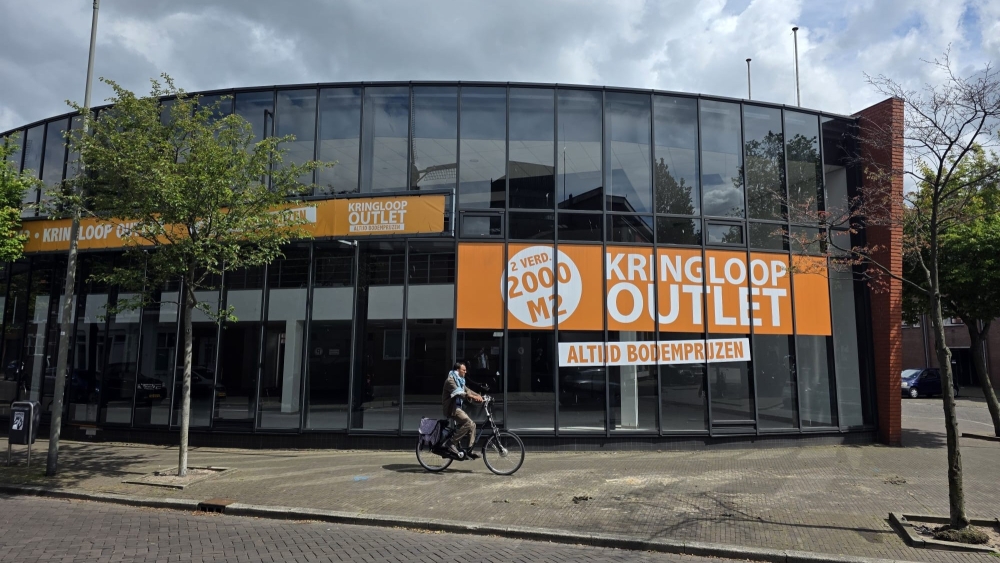 Jongeren beboet voor rondhangen op dak voormalige kringloop in Schiedam