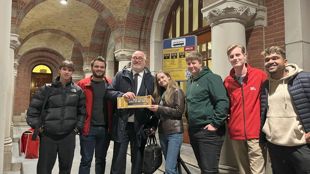 Hoe kom je thuis na het uitgaan in Rotterdam? Jongeren willen BOB-bus terug