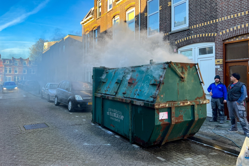 Brand in bouwcontainer gaat met veel rookontwikkeling gepaard