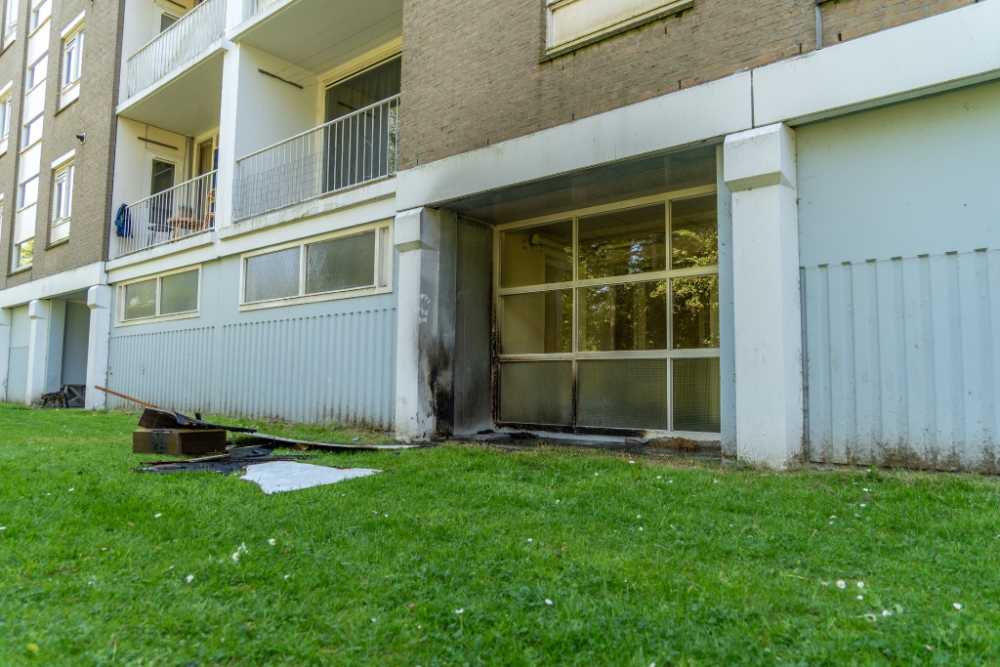 Meubels in brand, flat in Westwijk loopt schade op