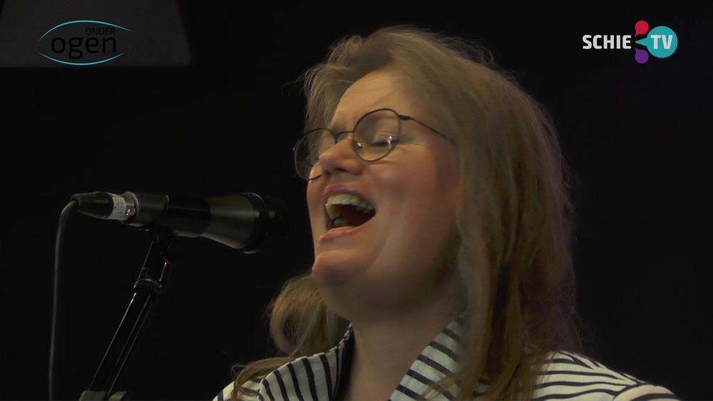 Live optreden Vankelderen met het nummer Laat Me/Vivres