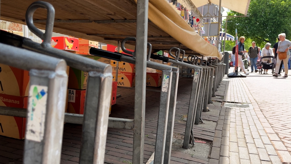 Verwijdering fietsbeugels in Lange Kerkstraat roept vragen op: ‘Een pure verslechtering’
