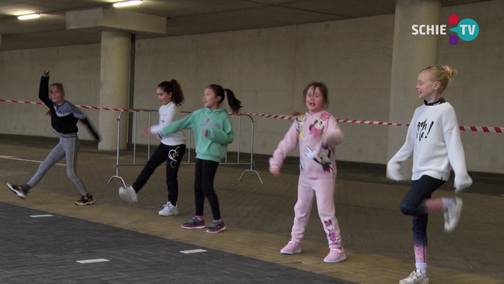 Dansen in de parkeergarage