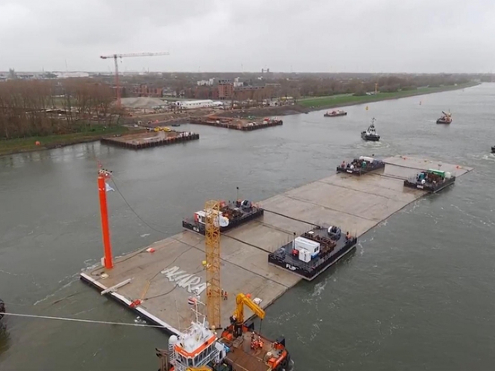 Rijkswaterstaat laat -na mislukte poging- tweede tunneldeel opnieuw afzinken