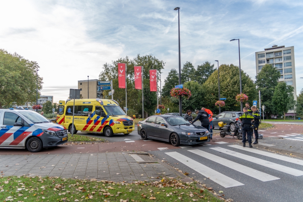 Scooterrijder gewond na ongeval met auto in Vlaardingen