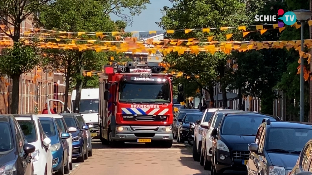 Brandweer Schiedam waarschuwt voor laaghangende EK-vlaggetjes: “Hang de vlaggetjes op vier meter hoogte!”