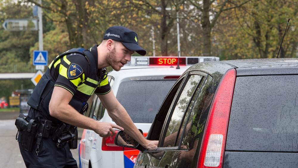 Beginnend bestuurder rijdt met 129 km per uur over de Churchillweg