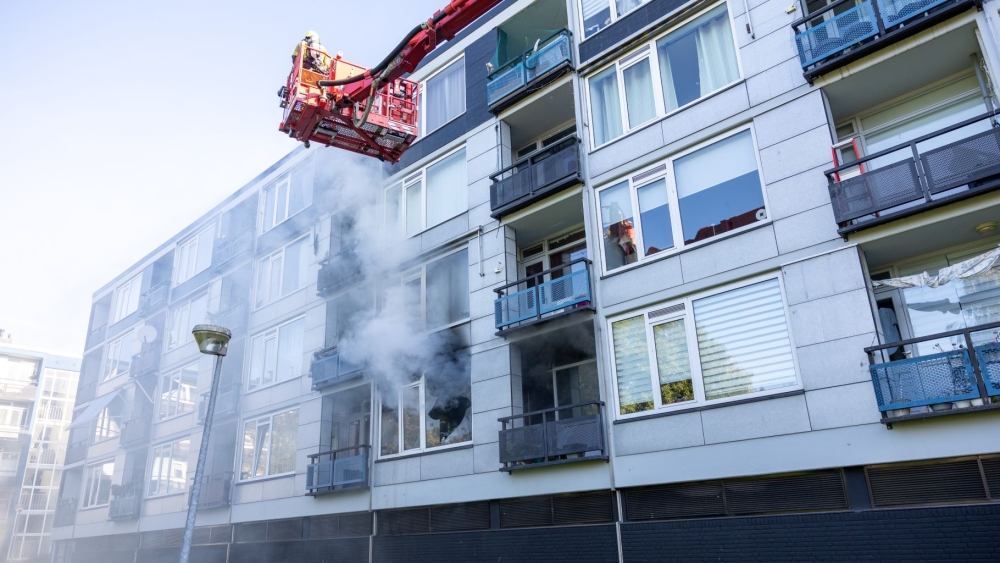 Kat overleden bij woningbrand aan Idenburgstraat in Schiedam