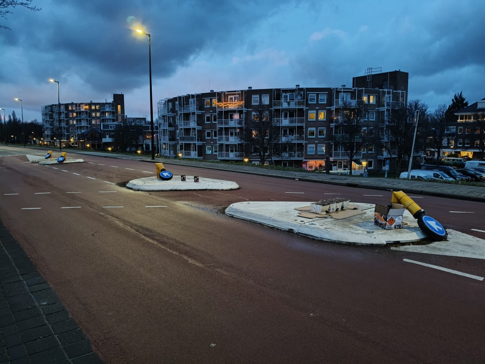 Oppassen: verkeersborden op Westlandseweg blijken allemaal geknakt