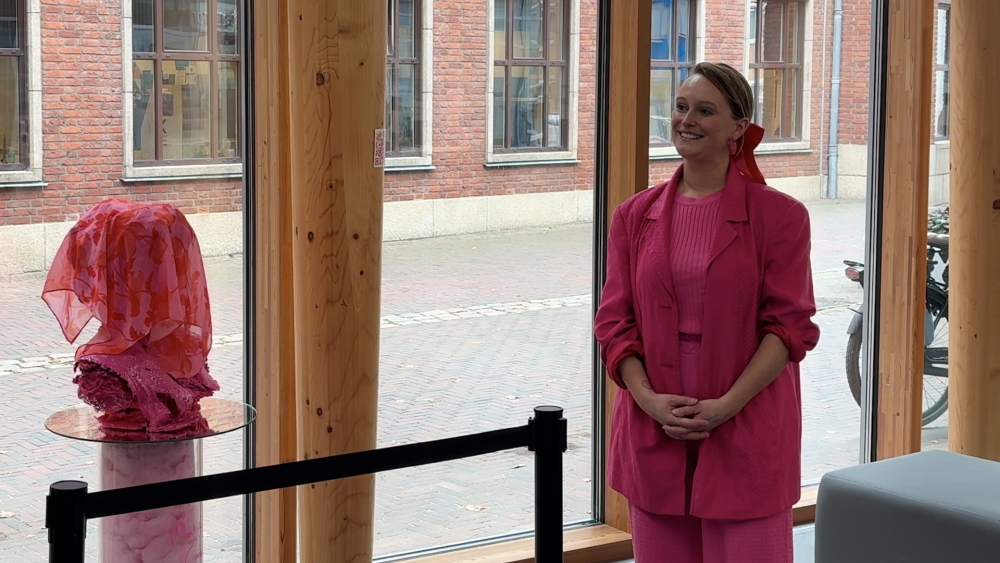 Suikerspinkunstwerk onthuld in stadskantoor: &#039;Te weinig beelden van vrouwen&#039;