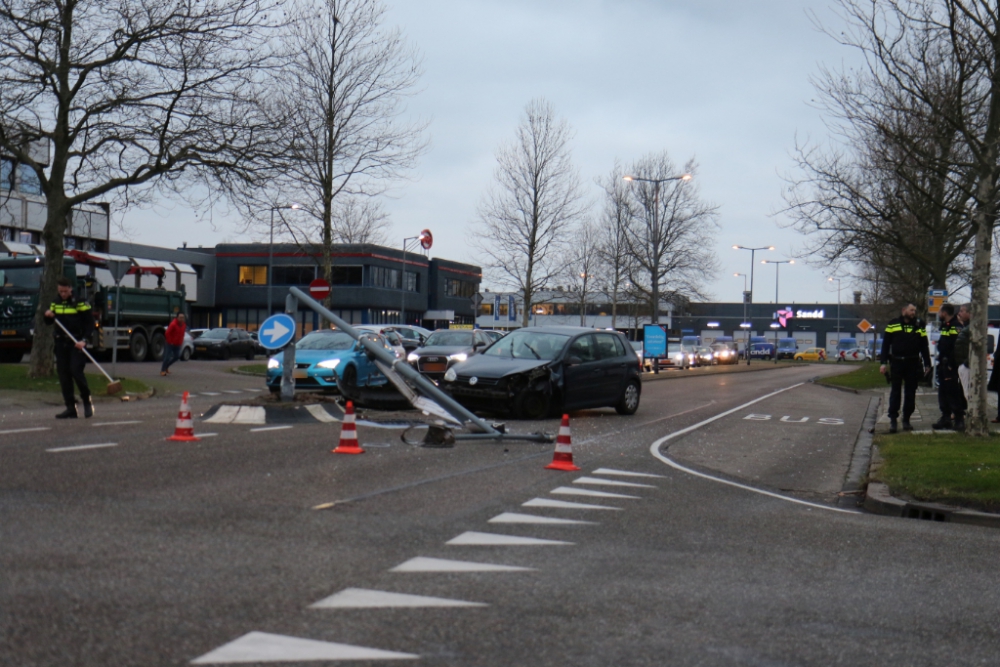 Automobiliste ramt lantaarnpaal