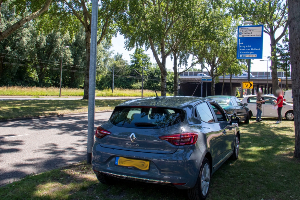 Flinke schade bij aanrijding drie auto's op de Churchillweg