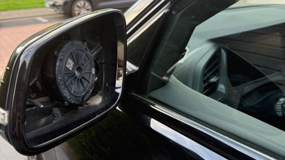 Tientallen autospiegels gestolen in Holy: 'Is met twee minuten gebeurd'
