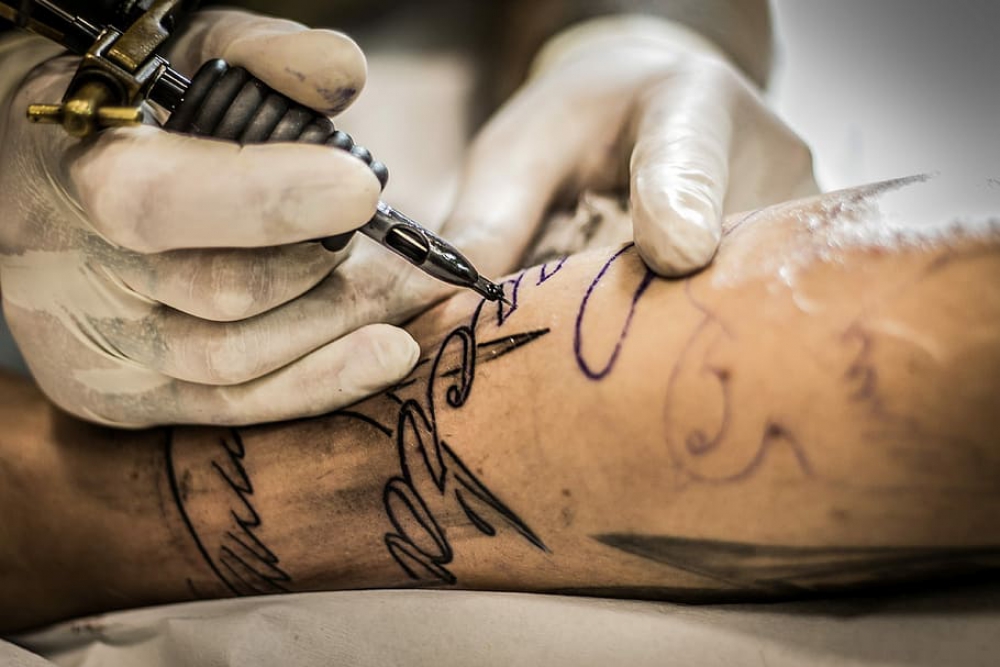 Handhaving sluit tattooshop vanwege overtreden noodverordening