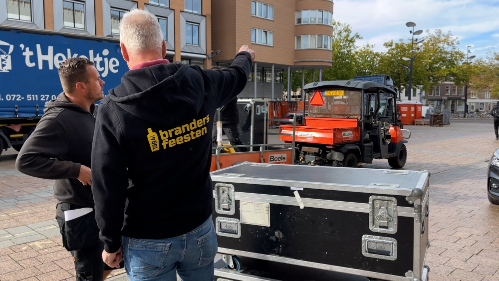 Opbouw Brandersfeesten in volle gang: springen op Stadserf en historie aan Lange Haven
