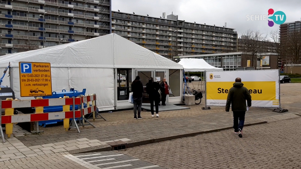 Lamers: 4.000 briefstemmen in Schiedam, op Bachplein waren gisteren al 1.500 stemmen uitgebracht