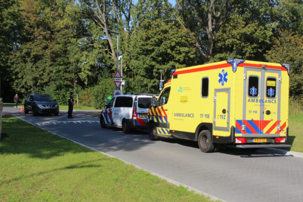 Scooterrijdster gewond geraakt bij aanrijding met auto