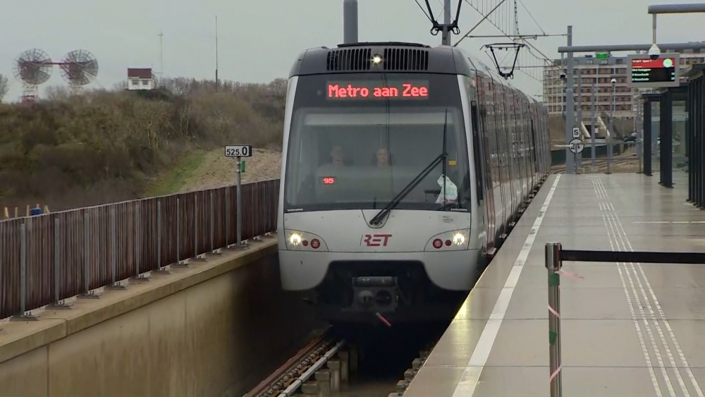 Eindelijk! Schiedammers kunnen met de metro naar het strand