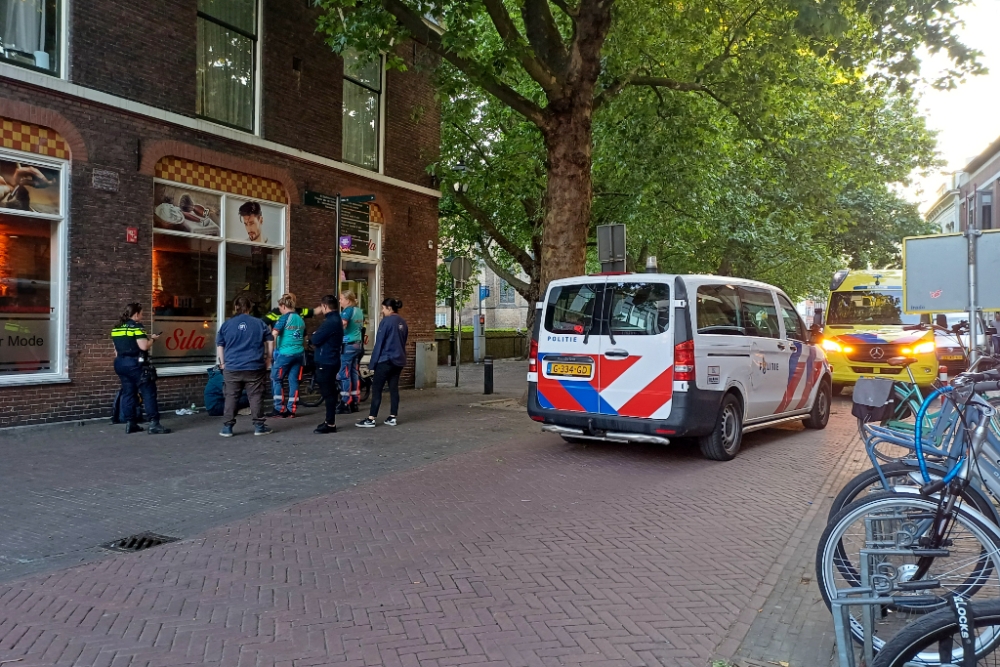 Politie en ambulance rukken met spoed uit voor dronken man