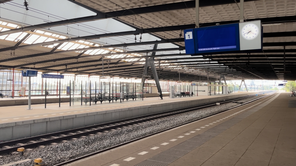 OV-staking in Schiedam: klein aantal reizigers waagt de gok van A naar B
