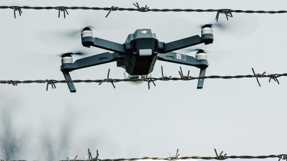 Schiedammer bezorgt drugs en telefoons via drones bij raam van gevangenis